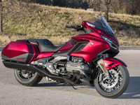 “エヴァ世代”も新型ゴールドウイングに乗るべき理由…「バガーカスタム」とは？ 画像