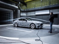 メルセデスAMG GTクーペ のティザーイメージ…実車はジュネーブモーターショー2018で公開へ 画像