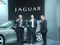 【東京モーターショー07】ジャガー XF の発表に乾杯 画像