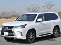【レクサス LX570 2列シート 試乗】国産車でライバルを見つけるのは難しい…諸星陽一 画像