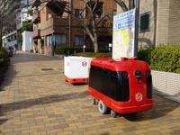 宅配ロボットを物流支援ロボットがカルガモ追従、流通コスト削減に向けZMPが実証実験 画像