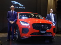 ジャガー E-PACE 発表…ハンソン社長「日本市場にピッタリ」 画像