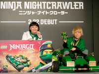 レゴが実物大に? 攻撃型レーシングカーに乗ったトレンディエンジェルが登場 画像