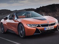 BMW i8ロードスター、東京マラソンの先導車として日本初登場 2月25日 画像