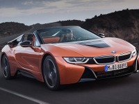 BMW i8ロードスター、東京マラソンの先導車として日本初登場　2月25日 画像