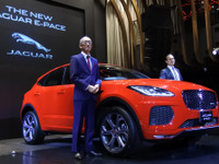 ジャガー E-PACE のターゲットユーザーは30-40代、女性比率4割目指す 画像
