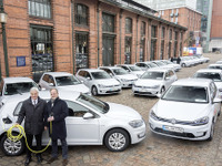 VW ゴルフ のEV、50台をハンブルク市に引き渡し…延べ150万kmをゼロエミッション走行へ 画像