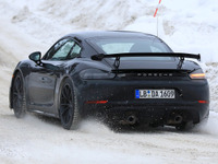 発表秒読みか…ポルシェ 718ケイマン「GT4」、フルヌード状態を見た 画像