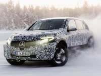 メルセデスの電動SUV『EQ C』、プロトタイプの画像公開…ジュネーブモーターショー2018で実車発表へ 画像