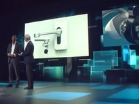 VWがEV用の充電ロボット公開、業界標準目指す…ジュネーブモーターショー2018 画像