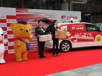 赤い自動運転車が郵便を運ぶ---日本郵便が東京都心で実験を開始 画像