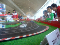 【東京モーターショー07】気分はF1、ちびっこが熱いバトル 画像