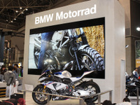 BMWは国内初披露の3車種に注目が集まる…東京モーターサイクルショー2018 画像