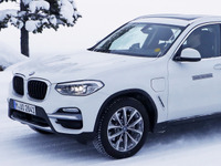 BMW初の電動SUV「iX3」、発表直前フルヌードをスクープ 画像