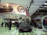 【フランクフルトから東京ショー2001へ】サーブ・スタンドはいつもいいねえ 画像
