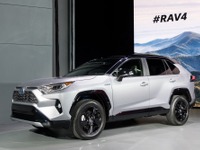 トヨタ RAV4ハイブリッド 新型は新世代システム搭載…ニューヨークモーターショー2018で発表 画像