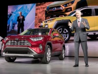 トヨタ RAV4 新型に第2世代セーフティセンス、歩行者と自転車検知…ニューヨークモーターショー2018 画像