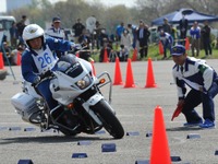警視庁の白バイ安全運転競技大会---94人の精鋭が競う、女性選手も14人 画像