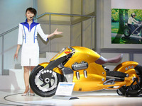 【東京モーターショー07】スズキ、二輪の複葉機 画像