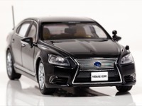 レクサス LS 総理大臣専用車、1/43スケールで発売 防弾ガラスなど再現 画像