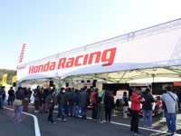 【SUPER GT 第1戦】ホンダ モデューロブースで乗車体験 画像