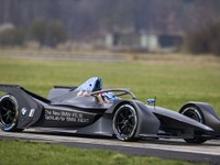 BMWがフォーミュラEのプロトタイプ iFE.18 発表 2018-19年シーズンから参戦 画像
