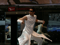 【東京モーターショー07】おどる写真蔵…ダンス！　ダンス！　ダンス！ 画像