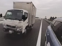 高速道での救援連絡は「安全な場所に避難してから」 JAFが注意を呼びかけ 画像