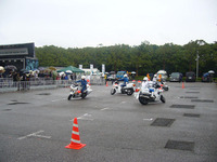 【東京モーターショー07】女性白バイ隊員も男性顔負けの演技…千葉県警 画像