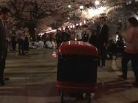 宅配ロボットが花見会場へ寿司を見事配達　ZMP［動画］ 画像