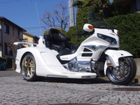 パフォーマンスブラザーズ、GL1800トライクの最高峰モデル「エウジェニオ」発売 画像