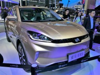 バイドゥが出資する新興EVトップランナー「威馬」…北京モーターショー2018 画像