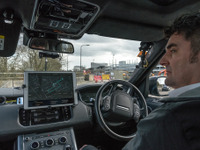 曲がり角の先や障害物が見える?! ジャガー・ランドローバーが自動運転車両を開発へ 画像