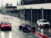 シビック タイプR 新型をトロロッソ・ホンダのF1ドライバーに納車 画像