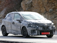 ルノー ルーテシア 次期型、目玉はEV&メルセデスと共同開発の新エンジン 画像