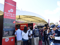 【SUPER GT 第3戦】イベント広場にPIT BOXを再現---エンジンの音色の違いなどを楽しむ。 画像