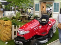 100万本のバラとホンダの芝刈機で“インスタ映え”…国際バラとガーデニングショウ開催［新聞ウォッチ］ 画像