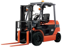 トヨタL&F、電動フォークリフトに3トン系ハイキャパシティ車を追加 画像