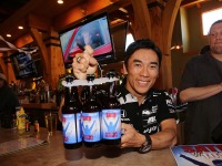 佐藤琢磨ブランドのビールが発売される…自身がバーテンダーでお披露目 画像