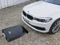 BMWがワイヤレス充電システムを開発、発売…日本にも導入予定 画像