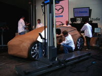 【ロサンゼルスモーターショー07】2018マツダ3、発表は10日間お預け 画像