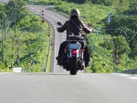 「バイクに乗る男性は魅力的」、女性ライダーの98.2%が回答 ナップス調べ 画像