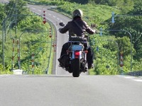 「バイクに乗る男性は魅力的」、女性ライダーの98.2％が回答　ナップス調べ 画像