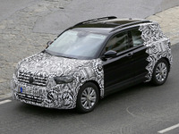 日本導入も? ポロサイズのVW最小SUV「Tクロス」、5ドアボディをスクープ 画像