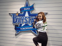 片瀬那奈、横浜スタジアムでトルネード始球式…ノーバンで89点 画像
