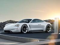 ポルシェ初のEVスポーツ、正式車名は「タイカン」に決定…2019年から生産へ 画像
