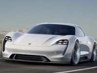 ポルシェ、EVスポーツ「タイカン」派生モデル開発へ…電動化への投資を拡大 画像