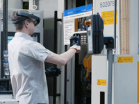 ZF、AI導入で「考える工場」に…生産性高める新システムをCEBIT 2018で発表 画像