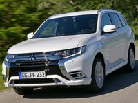 三菱 アウトランダーPHEV、システムをほぼ一新　9月に欧州発売へ 画像