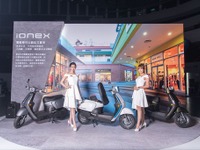 キムコ、交換式バッテリー搭載のEVスクーター発売へ 画像